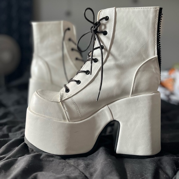 White Camel-203 Demonia READ DESCRIPTION - Picture 1 of 6